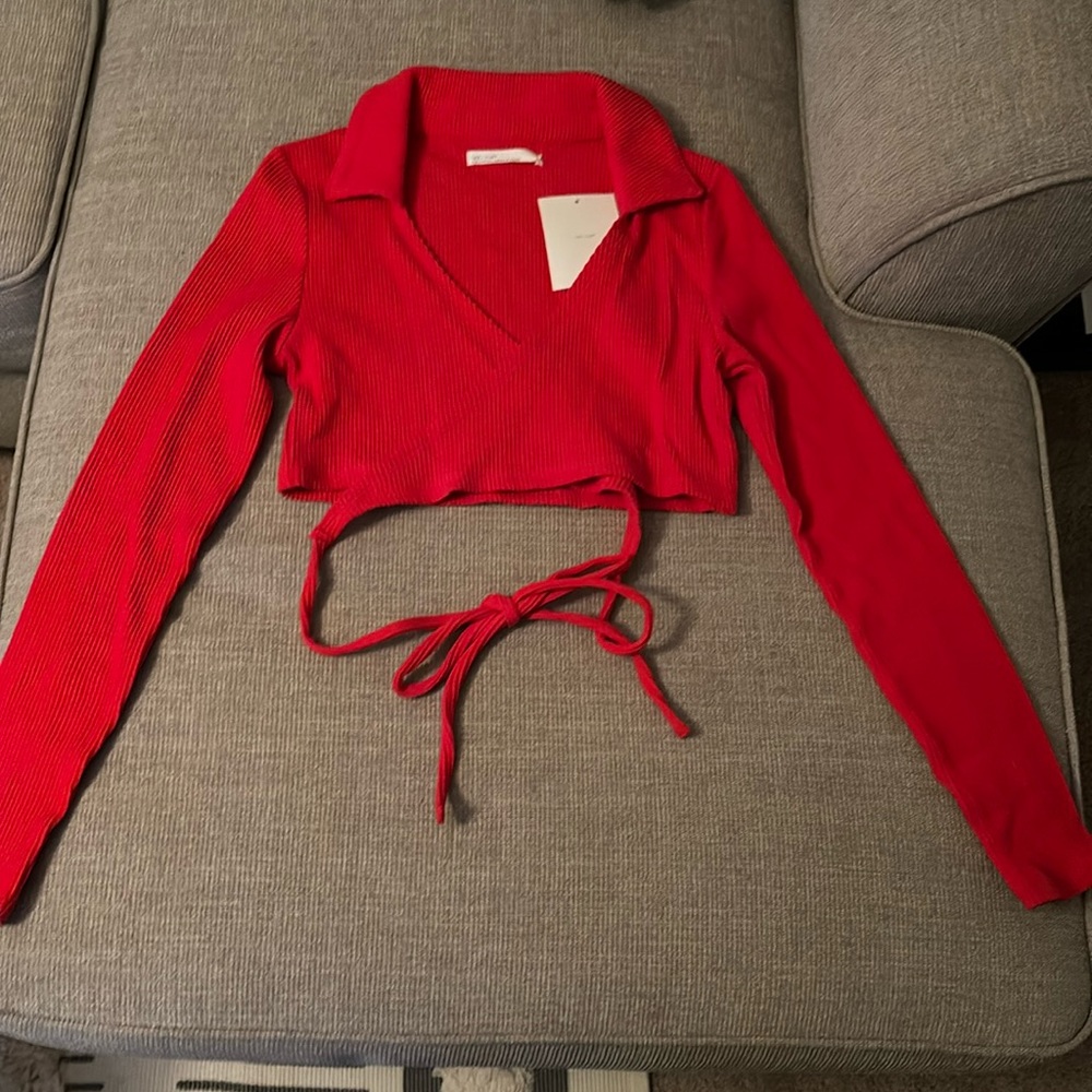 Red collared crop top!